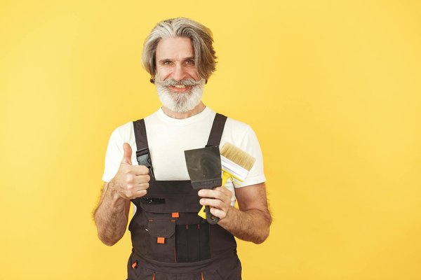 What are the signs that your swimming pool needs resurfacing in the UK?